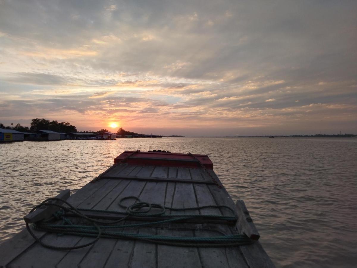 Quoc Phuong Riverside Homestay Ben Tre ภายนอก รูปภาพ